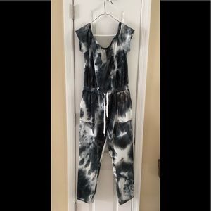 Cute tie dye off the shoulders one piece sz M